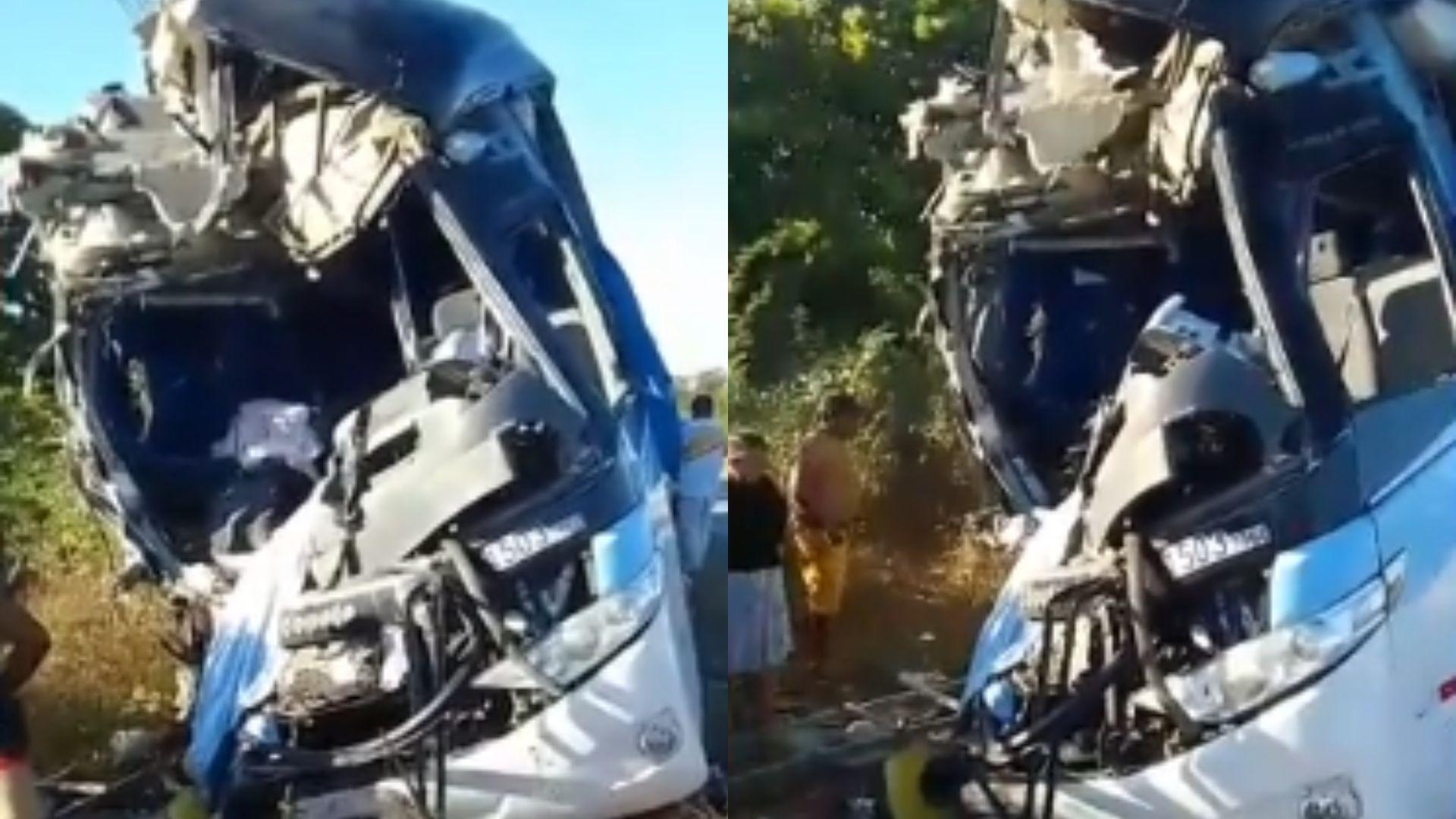 Imagem do ônibus destruído