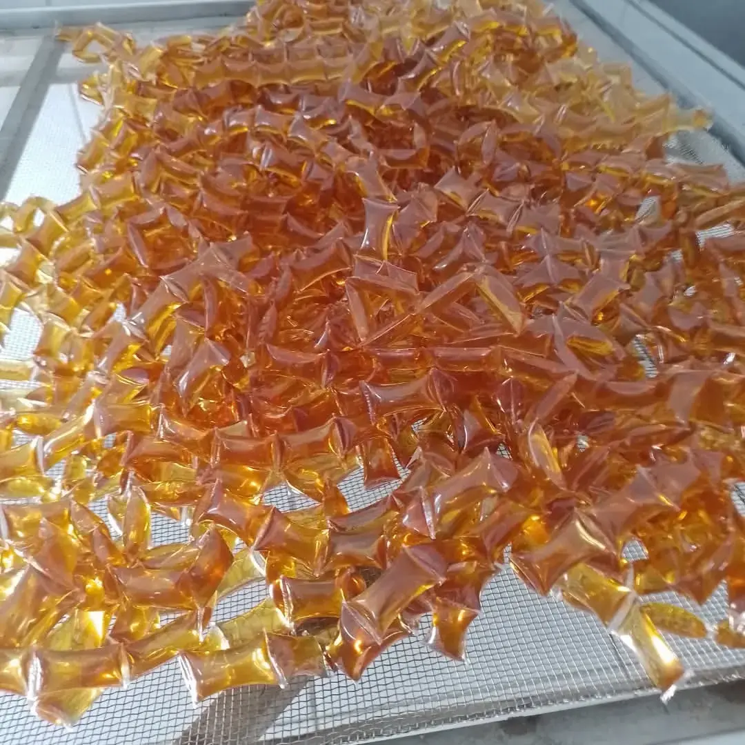 Foto que contém vários sachês de mel de abelha