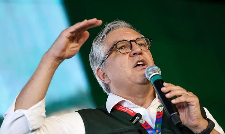 De acordo com Padilha, ele soube da sanção a partir de uma mensagem enviada pela esposa