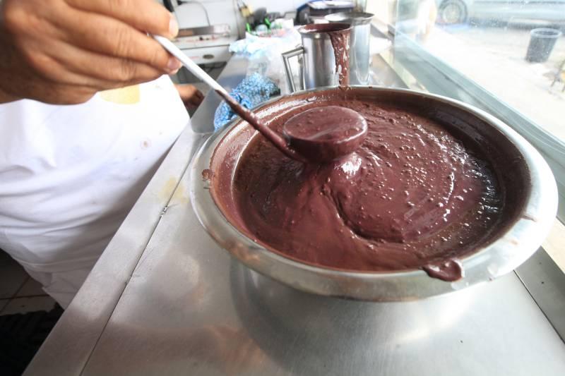 Foto de um prato de açaí, alimento típico do Norte do país que está proibido de ser comercializado durante a COP30