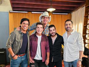 Daniel recebe duplas sertanejas