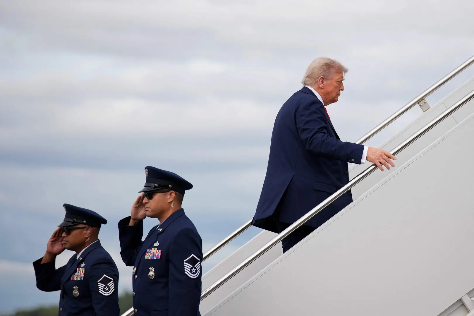 Governo Trump ordenou a ida de 4 mil militares para águas da região da América Latina