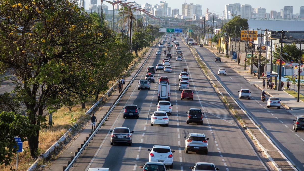 Foto de carros na BR-116