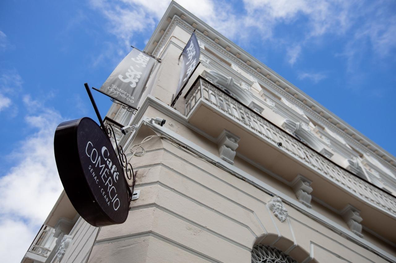 Detalhe da fachada do Café Comércio