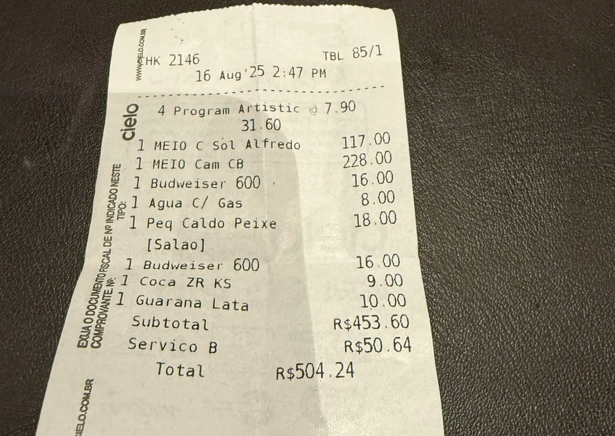 Conta paga em um restaurante do Coco Bambu, em Fortaleza. A taxa de serviço aplicada representa 12% do valor total do consumo do local, pois o couvert artístico não entra na contabilidade
