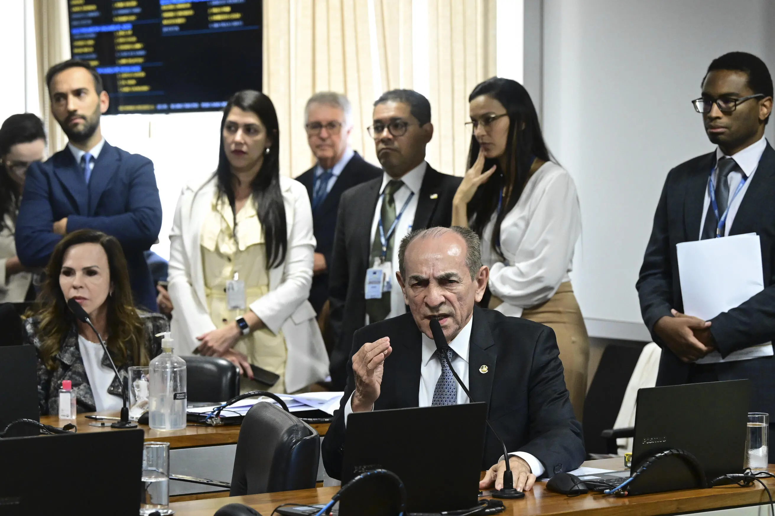 Foto da reunião da CCJ, onde foi votado o Novo Código Eleitoral, nesta quarta-feira (20)