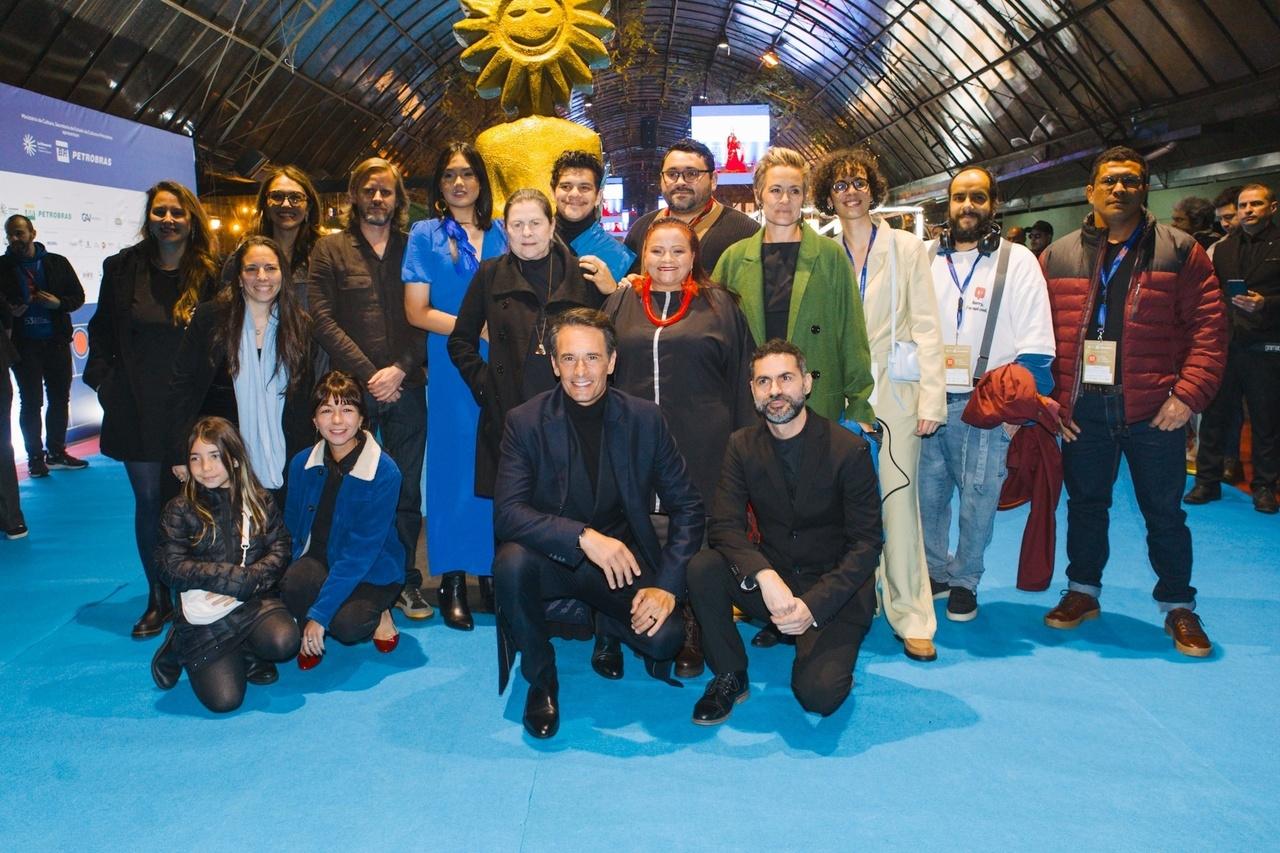 Equipe do longa-metragem pernambucano “O Último Azul”, que estreia ainda este mês em circuito comercial