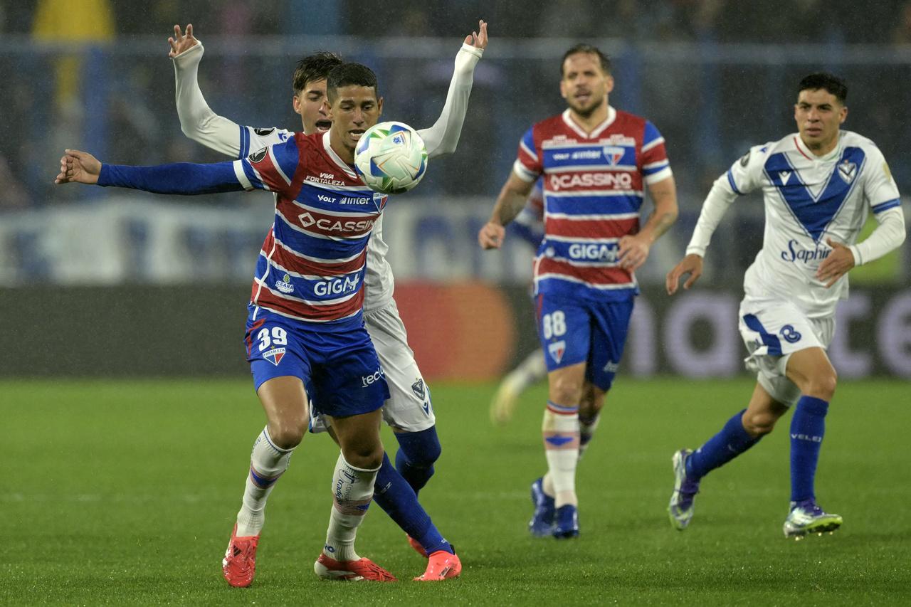 Foto de Gustavo Mancha durante Vélez Sarsfield x Fortaleza na Libertadores