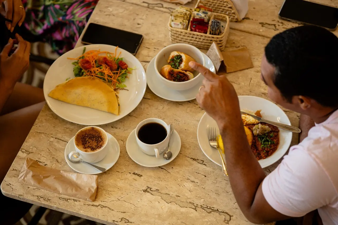 Opções de comida do cardápio do Café Comércio
