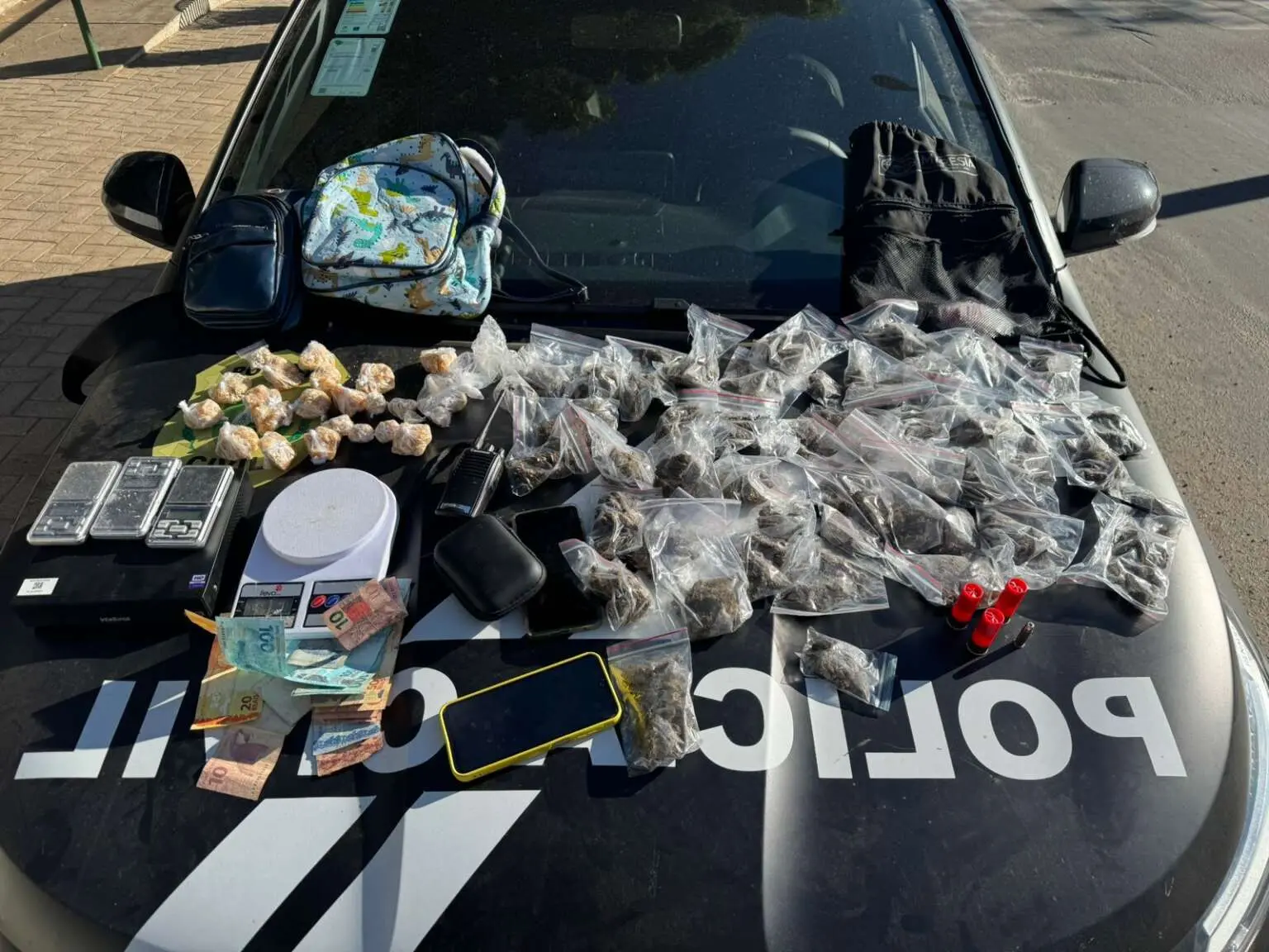 Foto de itens apreendidos em operação no centro-sul do Ceará