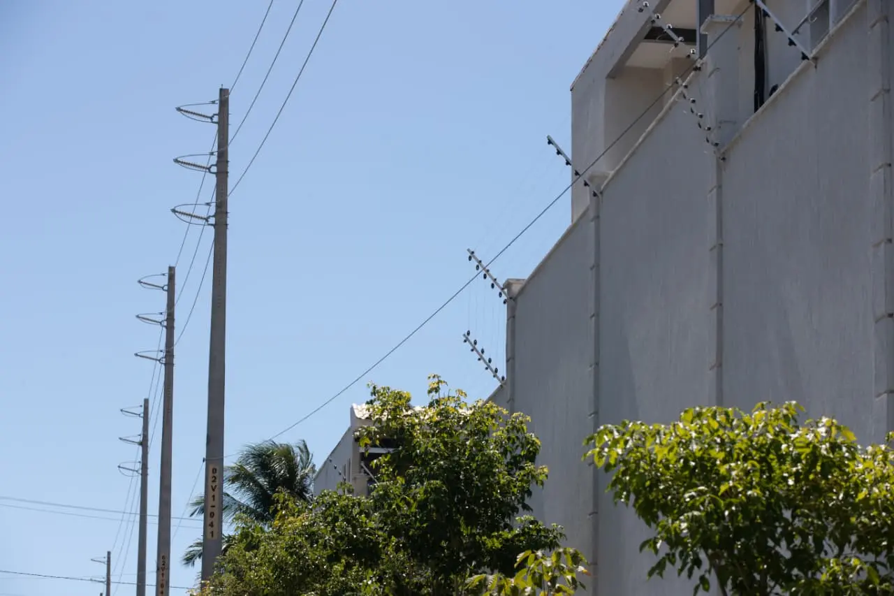 Imagem de um poste para matéria sobre Postes de alta tensão causam transtornos e preocupam moradores do bairro Lourdes, em Fortaleza