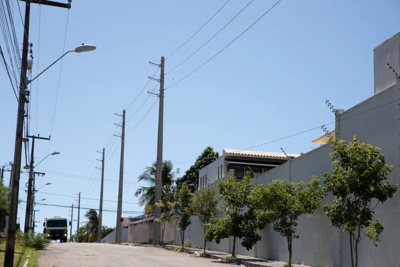 Imagem de um poste para matéria sobre Postes de alta tensão causam transtornos e preocupam moradores do bairro Lourdes, em Fortaleza
