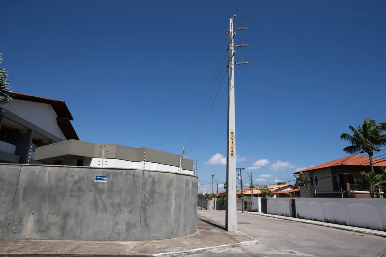 Imagem de um poste para matéria sobre Postes de alta tensão causam transtornos e preocupam moradores do bairro Lourdes, em Fortaleza