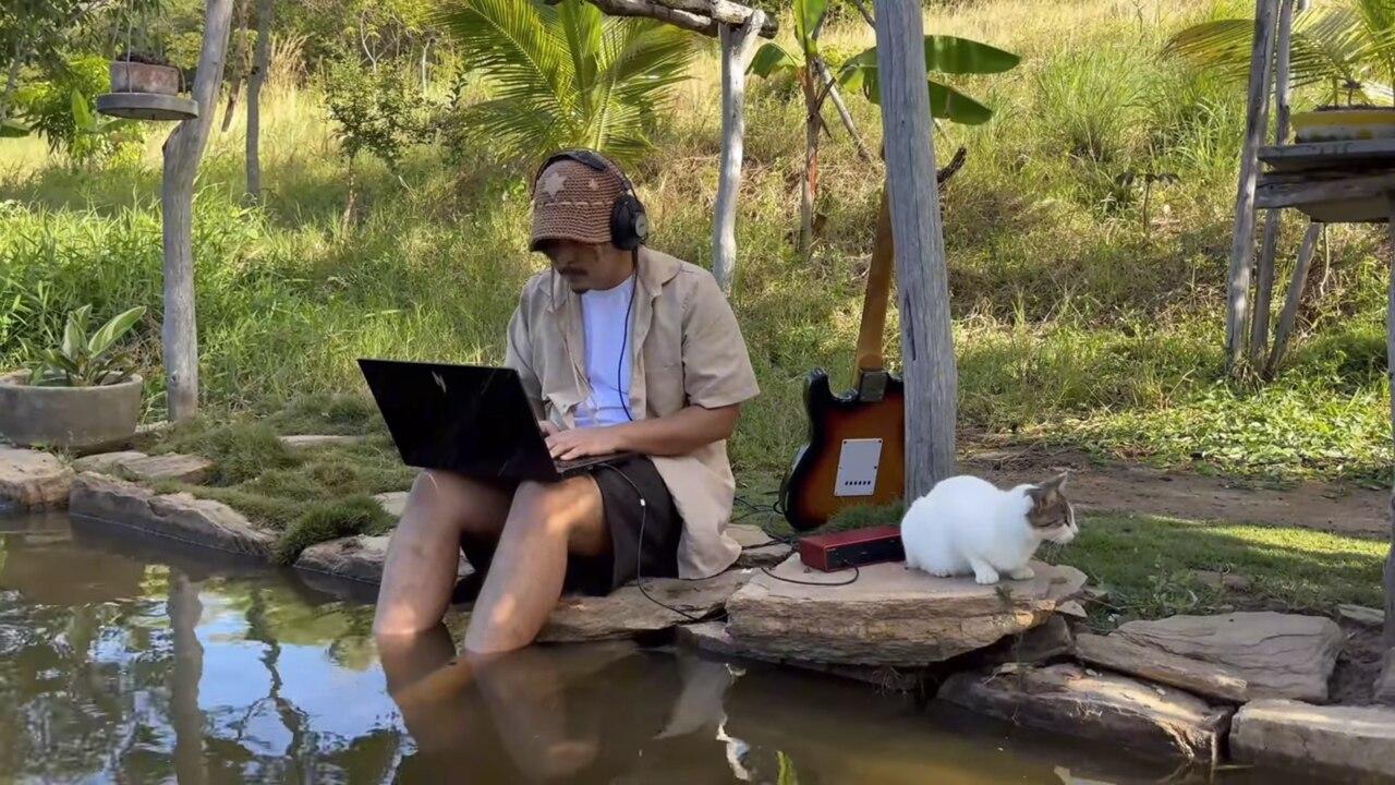 Seuab e a gatinha Lucy ilustram vídeo de lo-fi nordestino