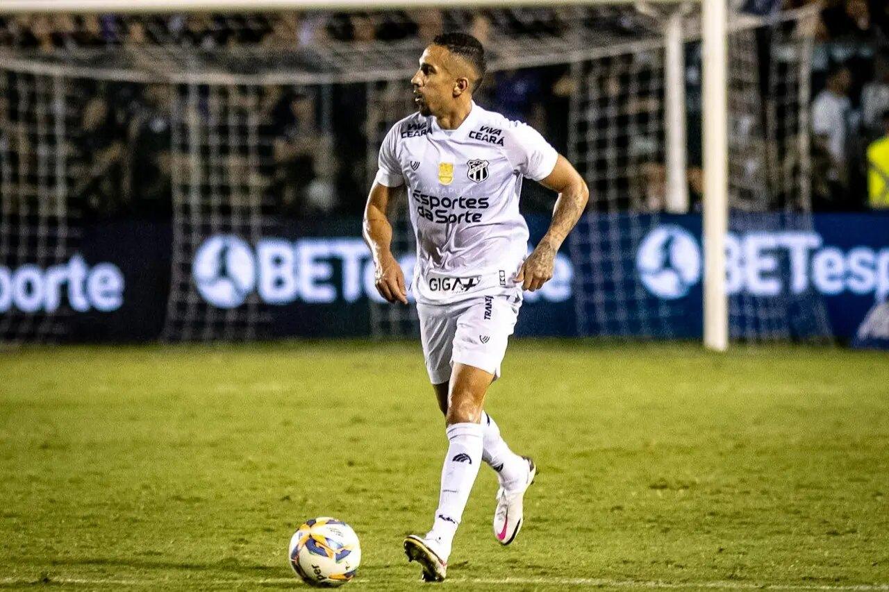 Nícolas em ação pelo Ceará