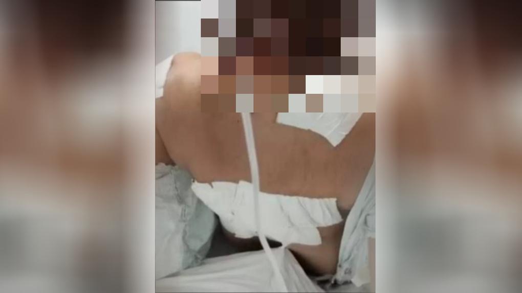 Foto de adolescente que levou golpe de chave de fenda de namorado