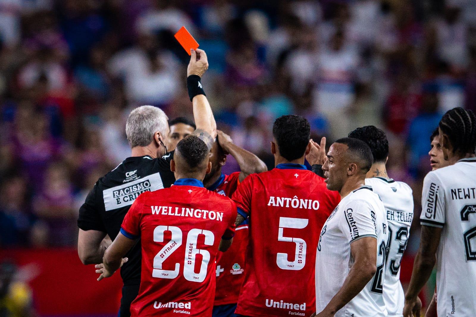 Foto de Fortaleza é o time que mais tomou cartão na Série A