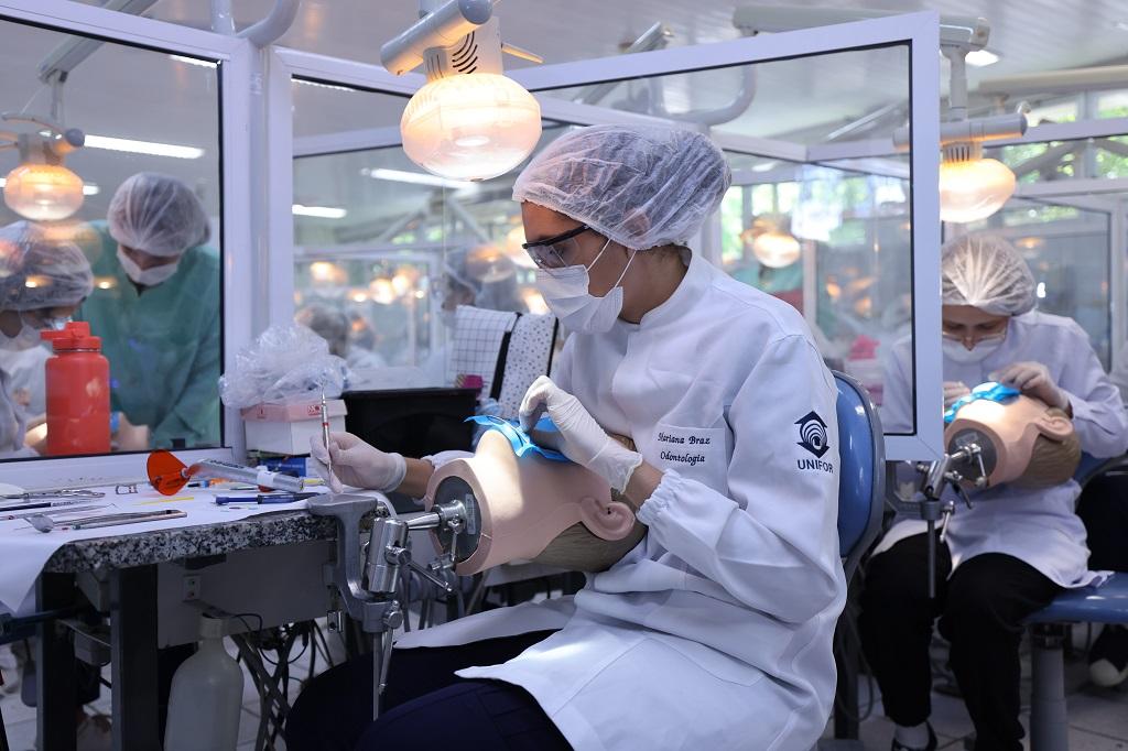 Unifor lança ebook gratuito sobre o curso de Odontologia e perspectivas de atuação