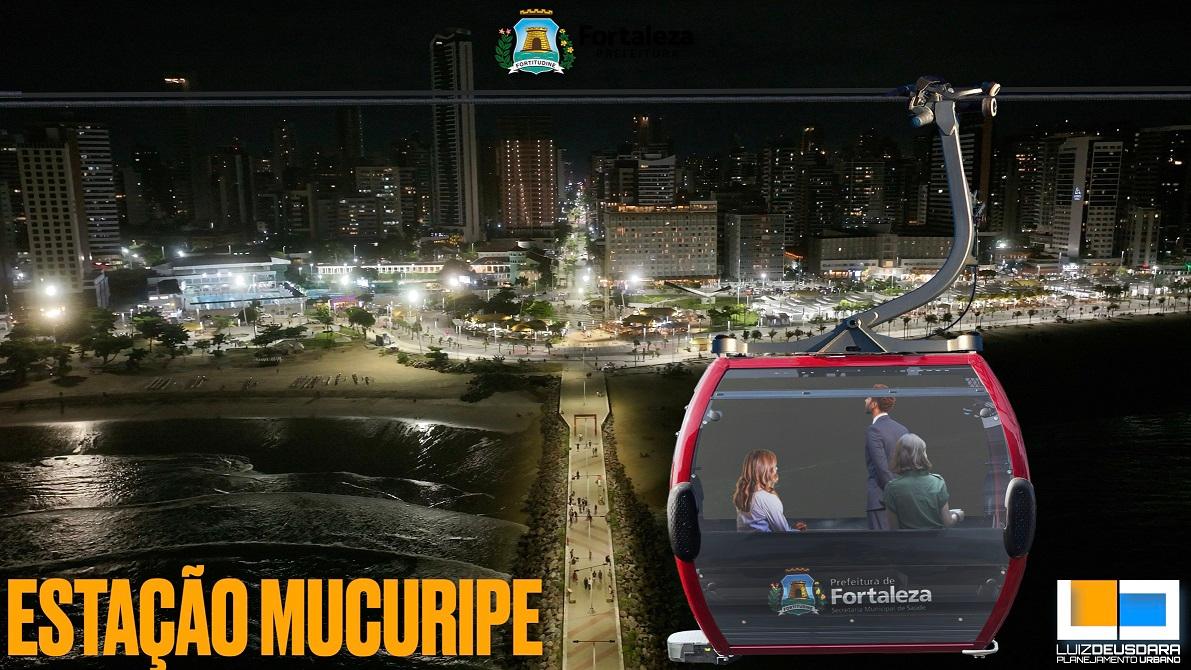 Imagem mostra o teleférico da orla de Fortaleza em funcionamento à noite, com a cabine passando sobre a praia iluminada. No canto inferior está escrito “ESTAÇÃO MUCURIPE”, junto ao logotipo da Prefeitura de Fortaleza.