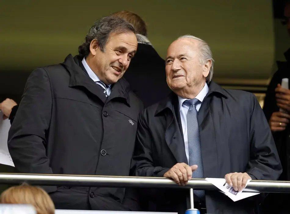 Foto de Michel Platini e Sepp Blatter