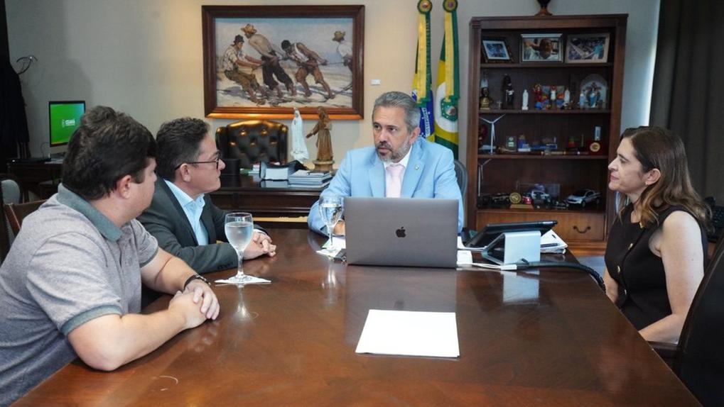 Elmano de Freitas em reunião com Apeoc