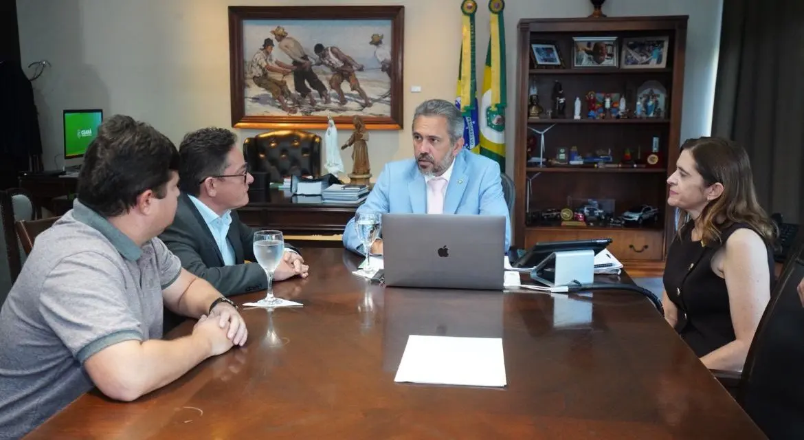 Elmano de Freitas em reunião com Apeoc