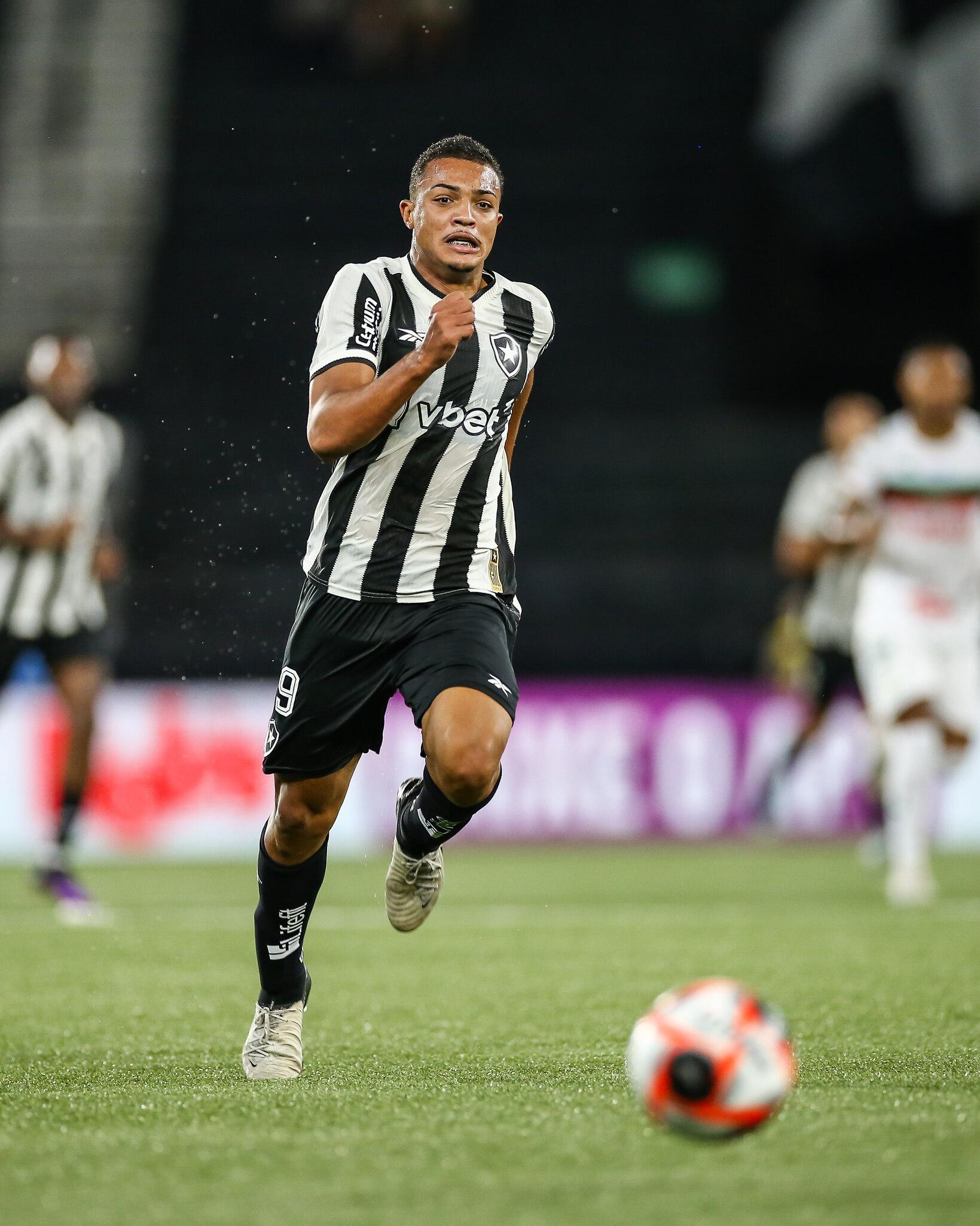 Foto de Kayke, considerado uma das principais joias da base do Botafogo