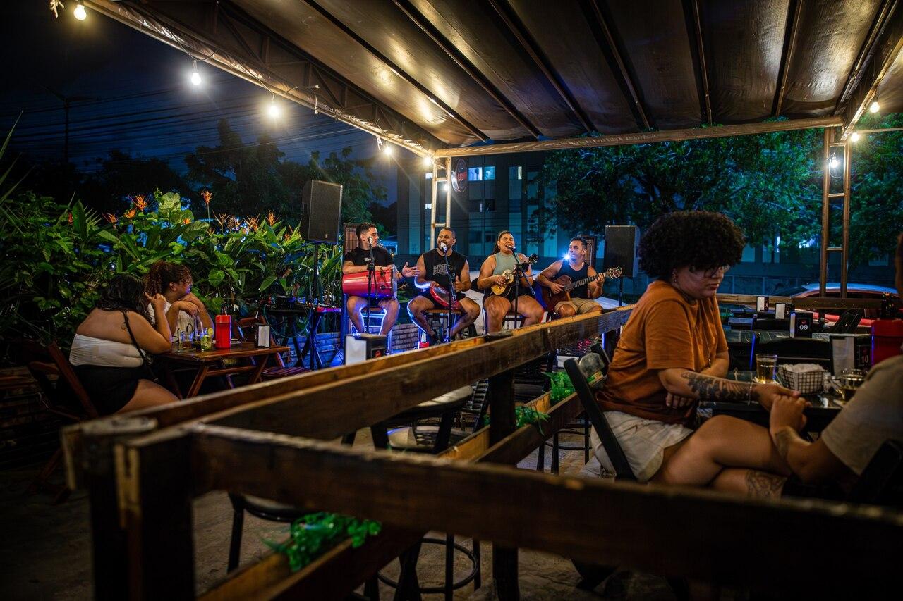 Espaço conta com música ao vivo de quinta a domingo