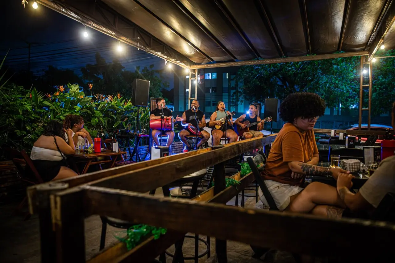 Espaço conta com música ao vivo de quinta a domingo