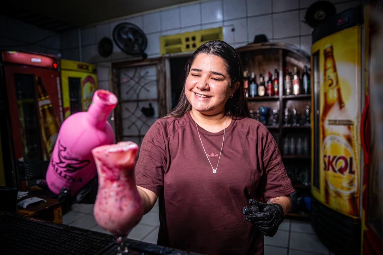 Além de gestora e cantora, Camila dá suporte à operação da casa