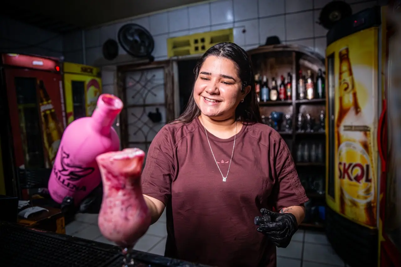 Além de gestora e cantora, Camila dá suporte à operação da casa