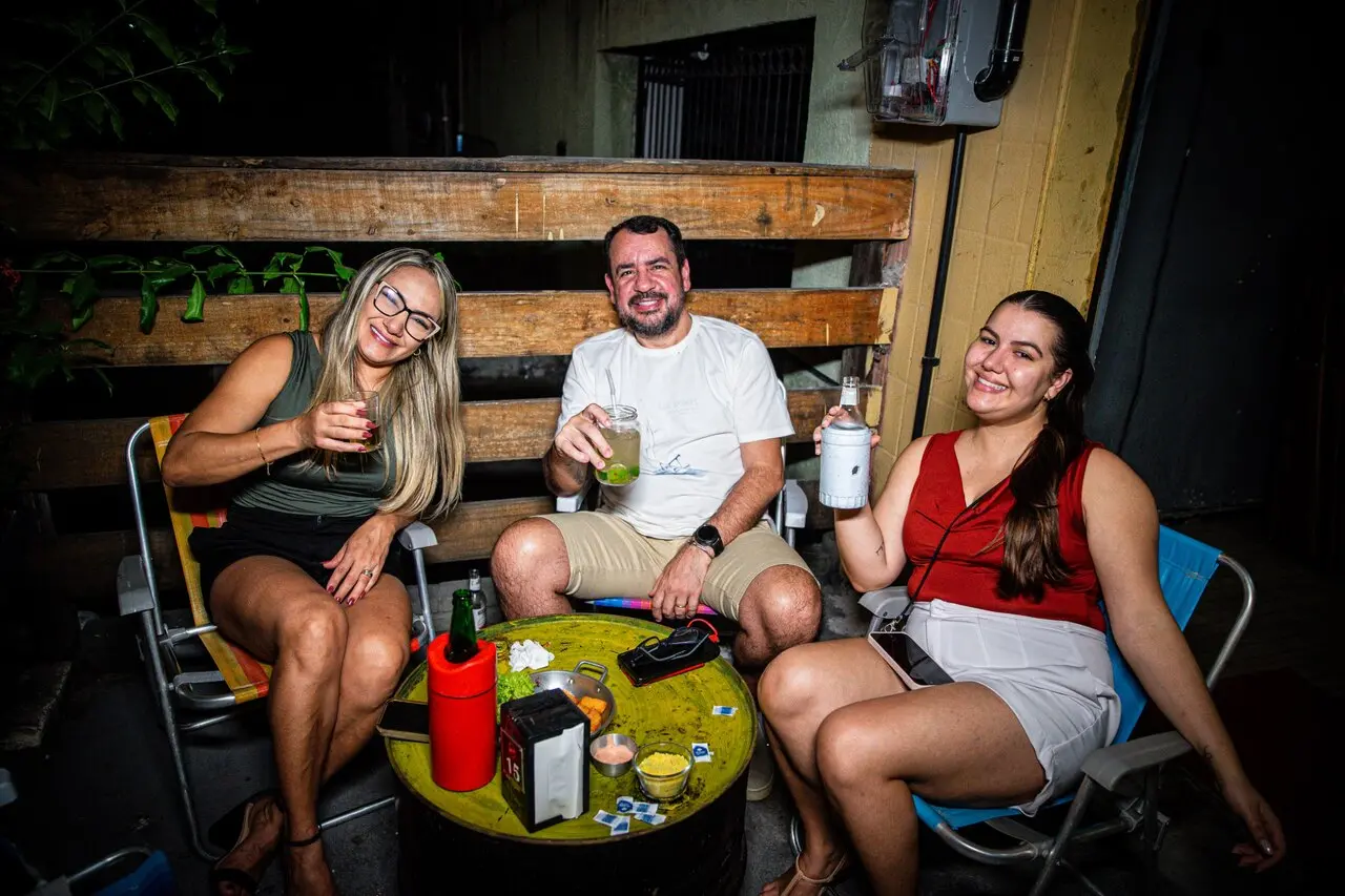 Público curte Quinta do Pagode no Pub Delas