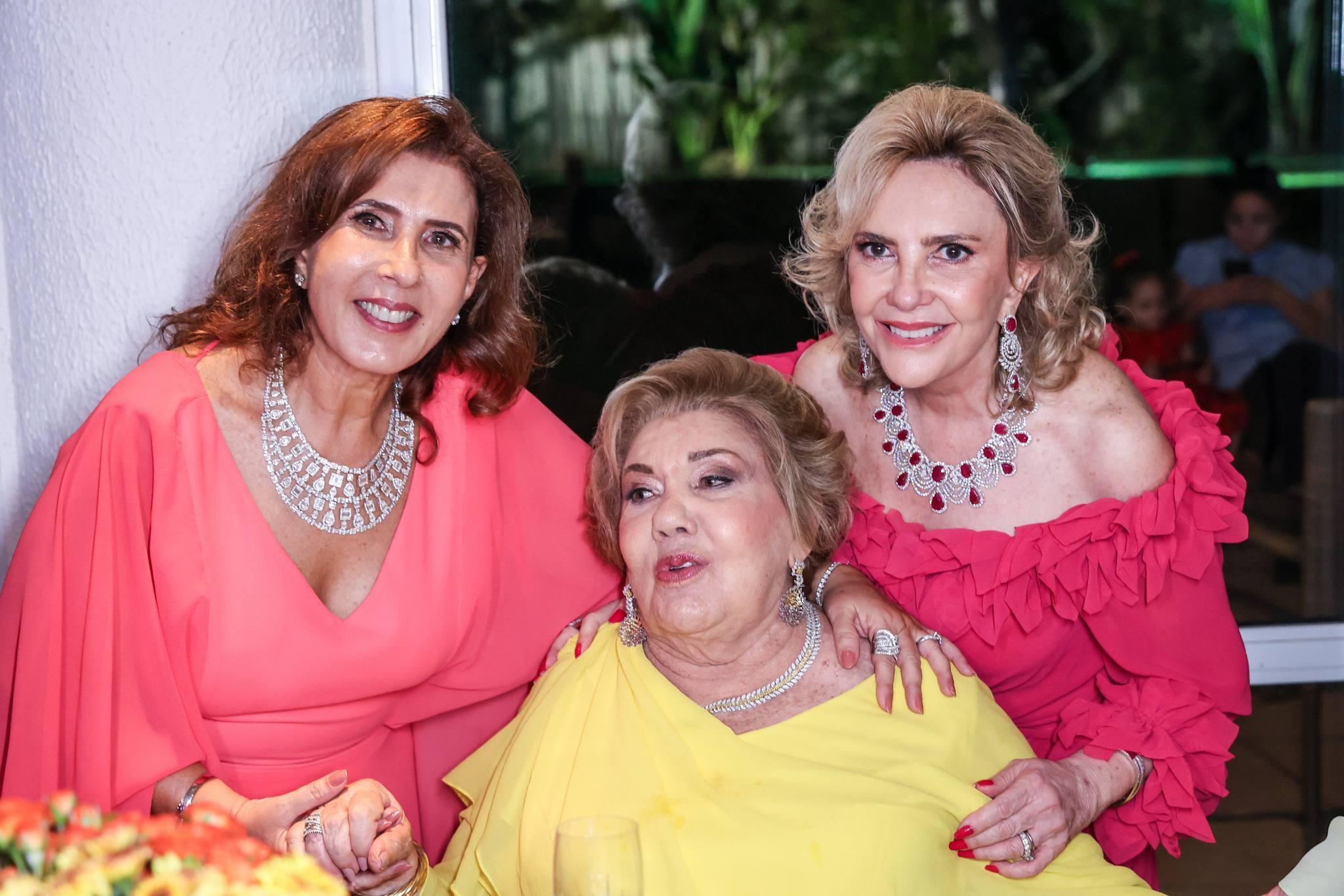 Foto que contém Regina, Consuelo e Graça Dias Branco