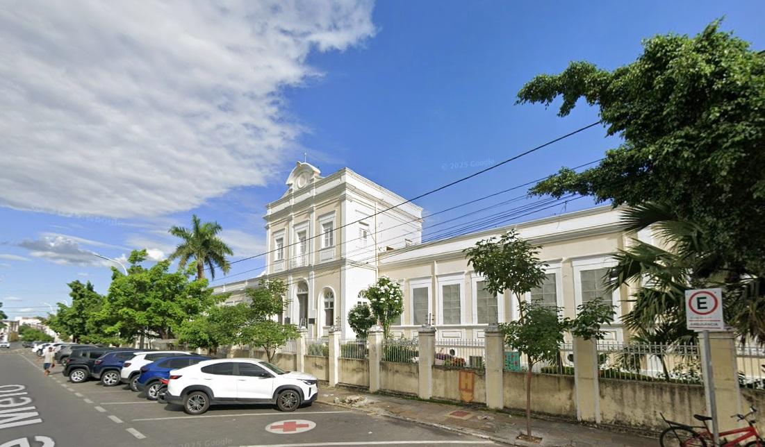 Print da fachada da santa casa de sobral no google maps