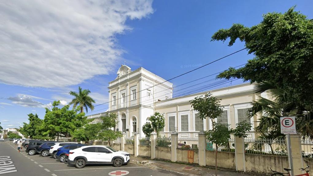 Print da fachada da santa casa de sobral no google maps