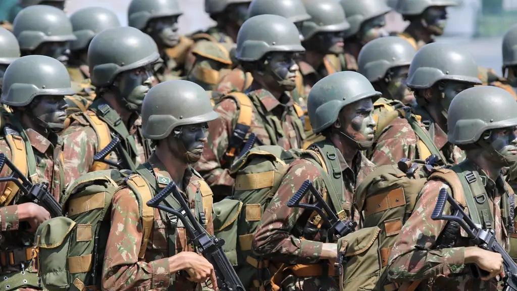 Imagem de grupo de militares para matéria sobre mudança de exigências para entrar no curso das Forças Armadas