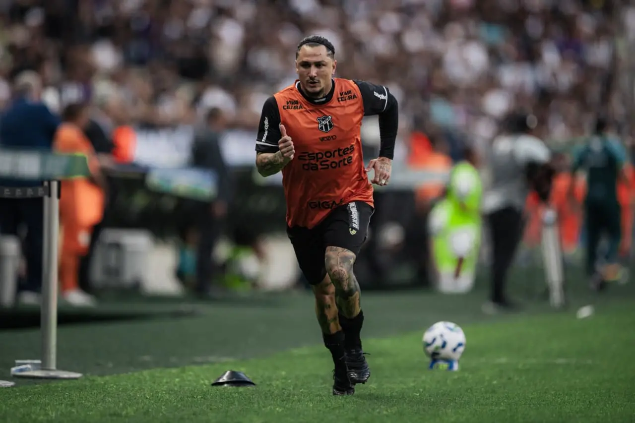 Vina em ação pelo Ceará