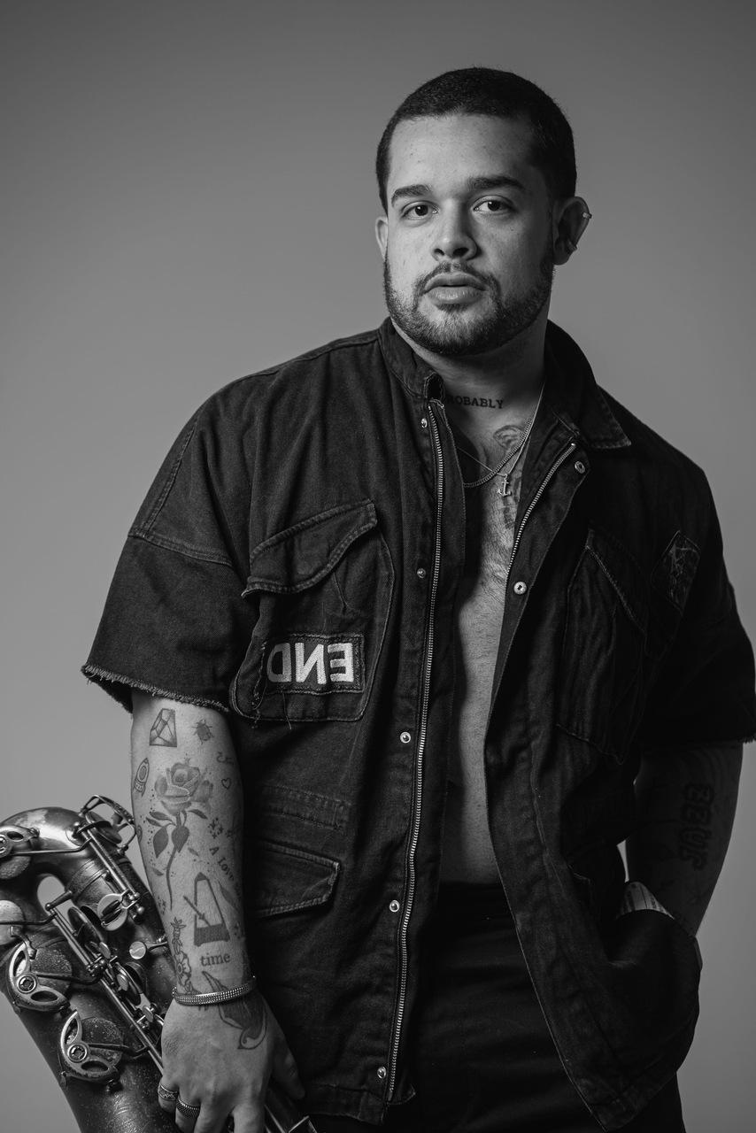 Artista cearense se apresenta no 'Pôr do Som'