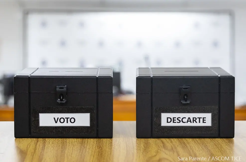 Urnas para votação no júri