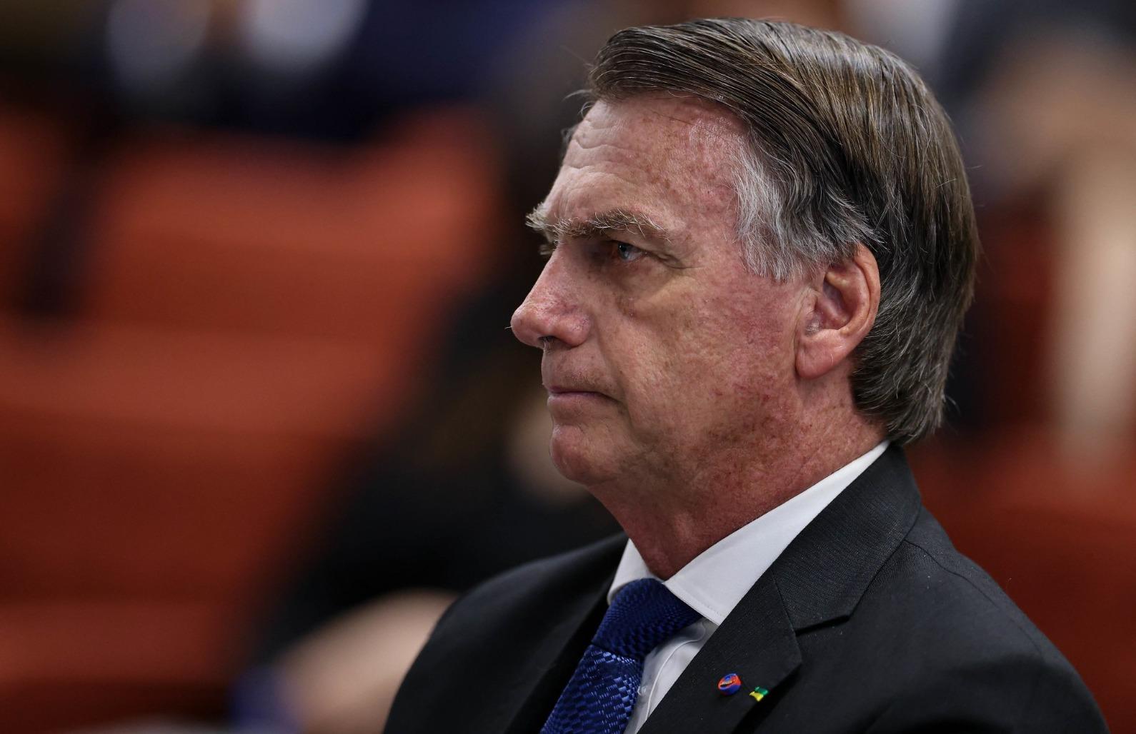 Jair Bolsonaro de perfil em interrogatório no STF antes do julgamento