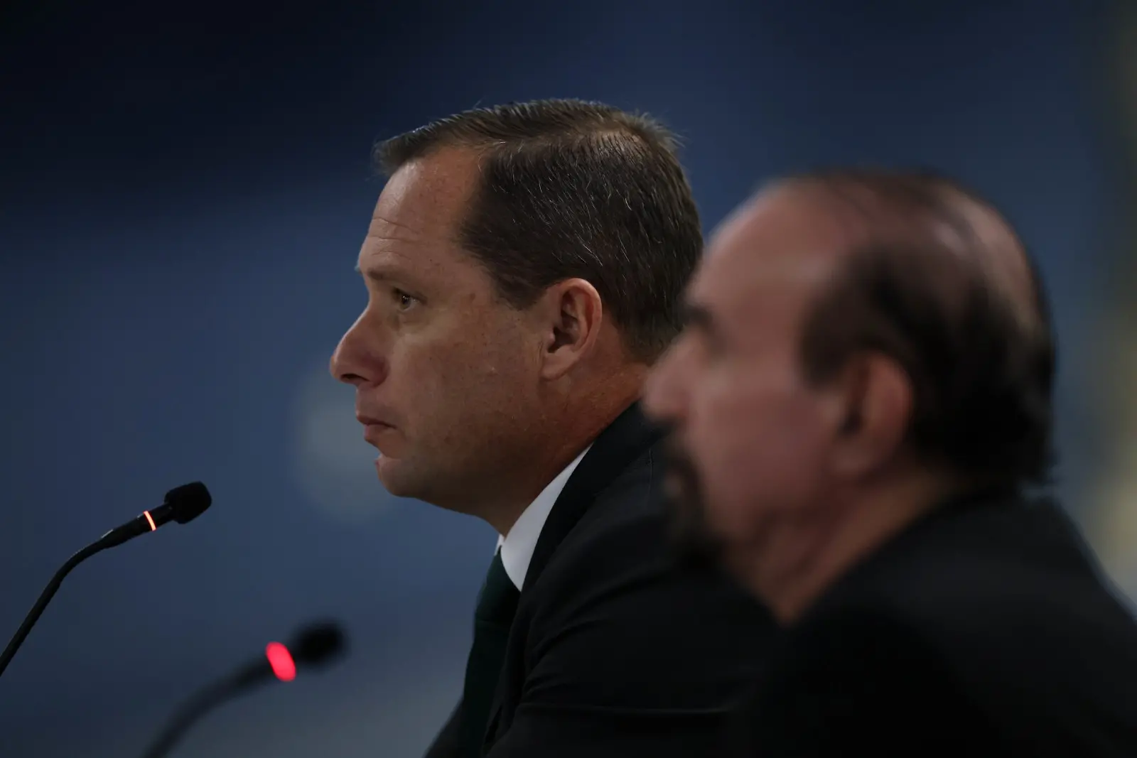 Mauro Cid de perfil durante interrogatório no STF