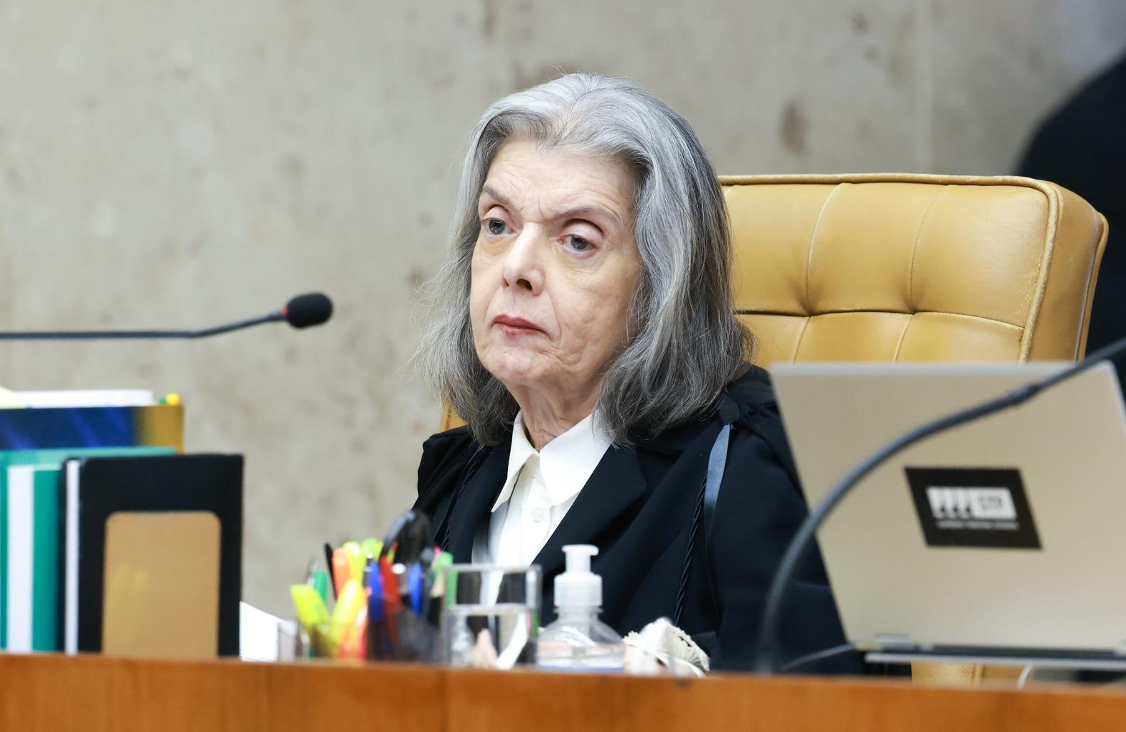 Cármen Lúcia no plenário do STF