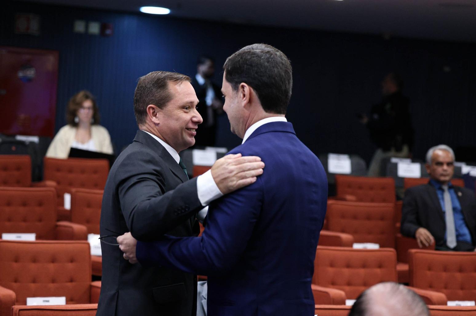 Os réus Mauro Cid e Anderson Torres se cumprimentaram durante a fase de interrogatórios