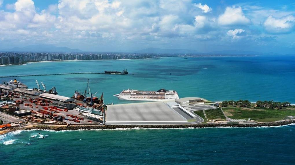 Foto aérea mostra o Porto do Mucuripe, em Fortaleza. Na imagem é possível ver o mar e as instalações do empreendimento