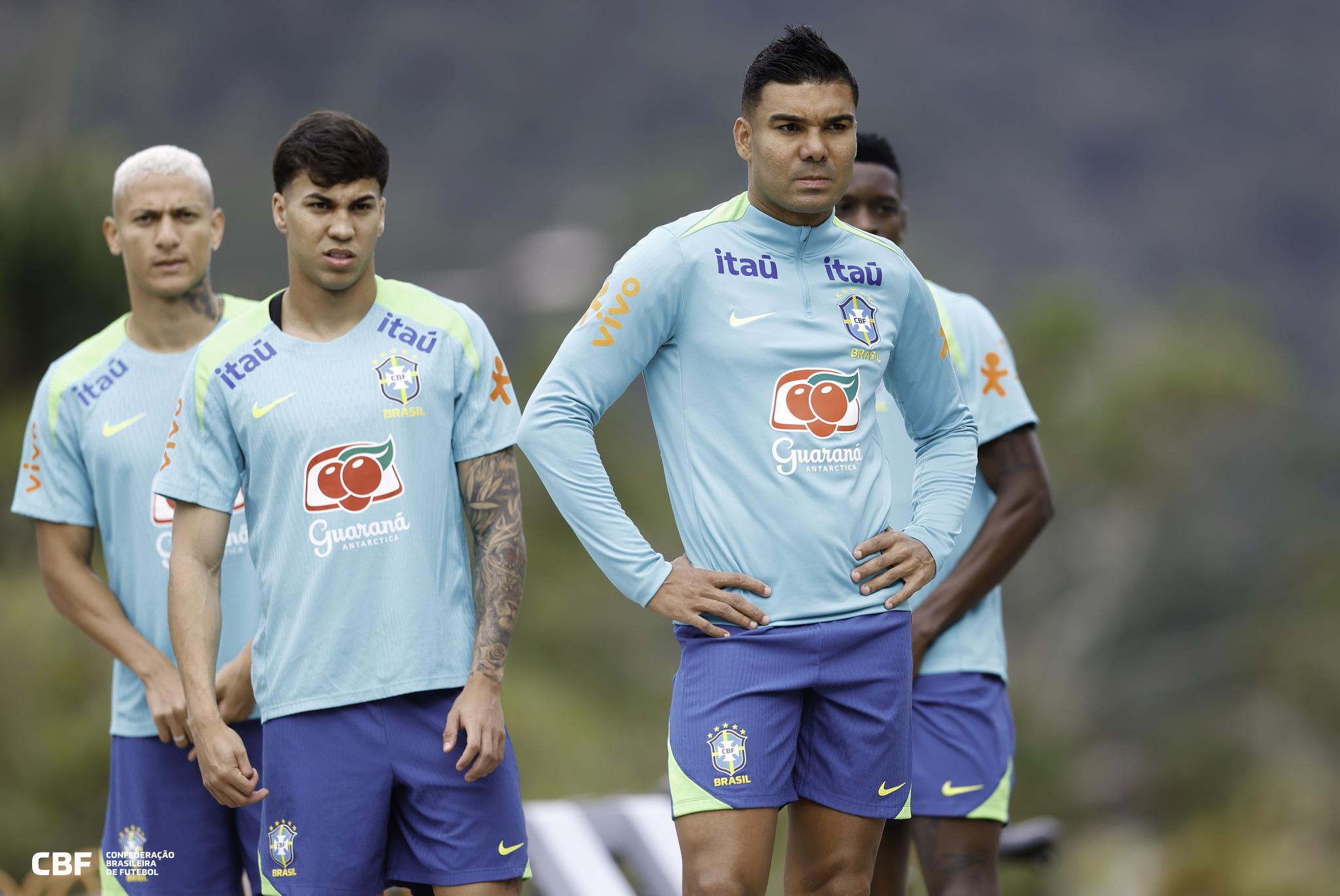 Foto de Casemiro durante treino da Seleção Brasileira