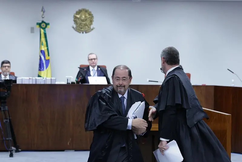 Diante da Primeira Turma do STF, advogados de Bolsonaro fazem sustentação oral