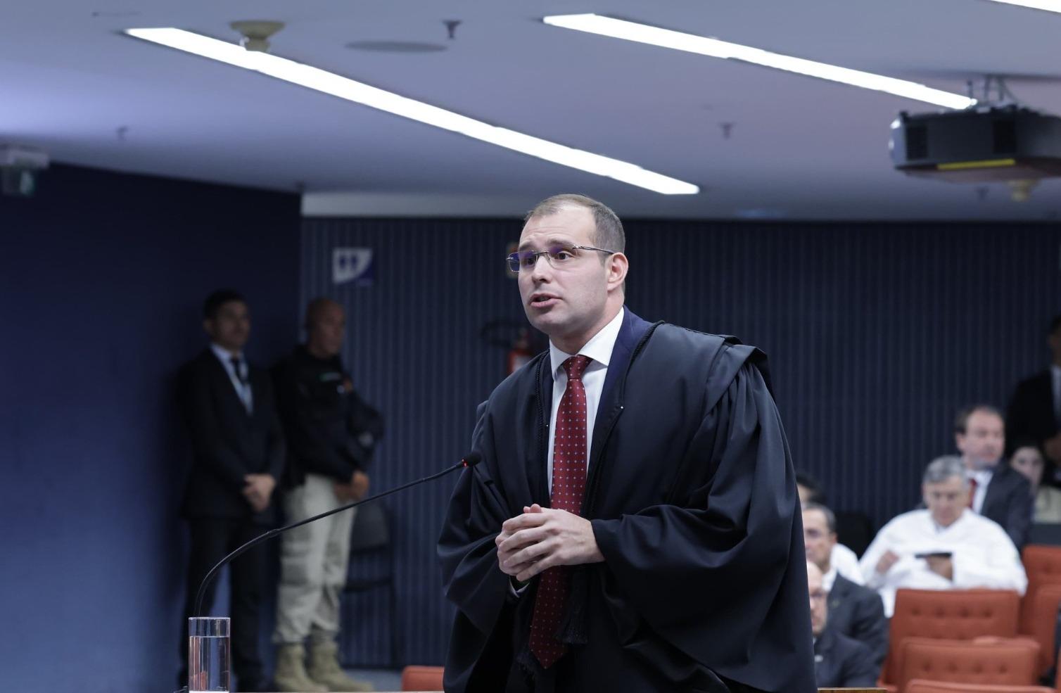 Andrew Fernandes Farias é o advogado do cearense Paulo Sérgio Nogueira, ex-ministro da Defesa