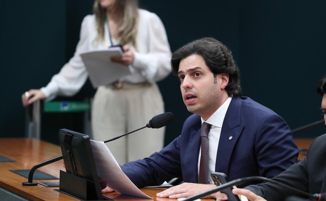 AJ Albuquerque durante sessão da Comissão Mista de Planos, Orçamentos Públicos e Fiscalização na Câmara dos Deputados