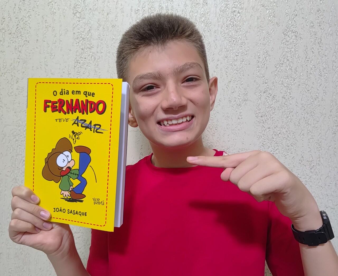 Natural de Tauá (CE), João Sasaque publicou o primeiro livro aos 12 anos