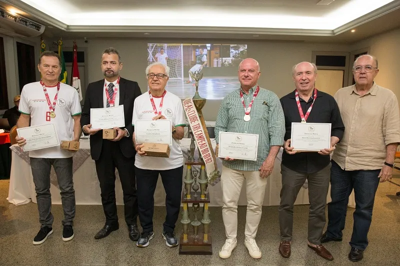 Ex-atletas foram homenageados no primeiro dia de festejos dos 94 anos do Ideal Clube.
